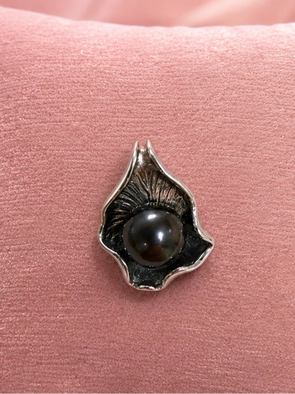 925 Sterling Silver Black Pearl Shell Pendant
